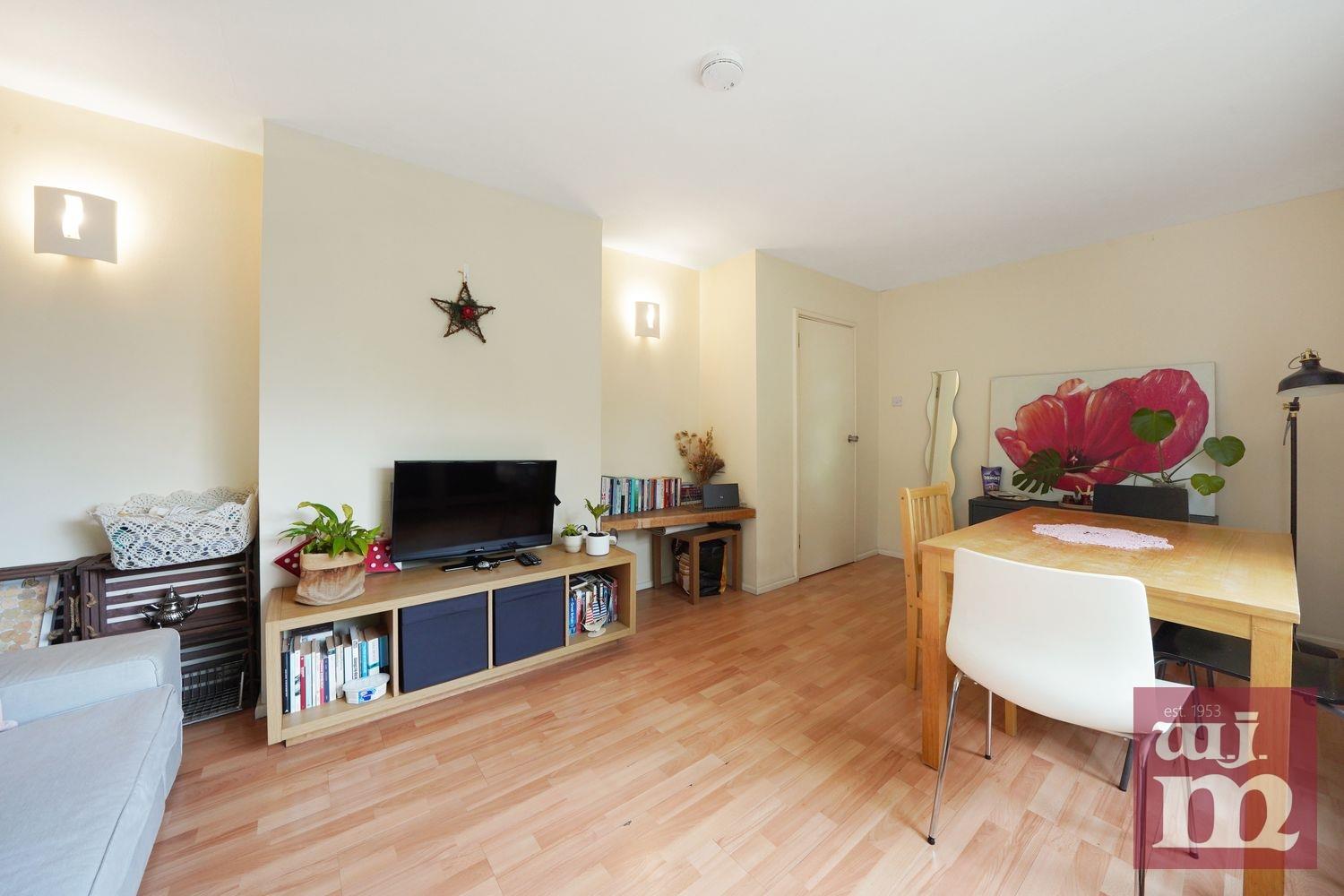 3 bed property in Fairfield Road, Bow